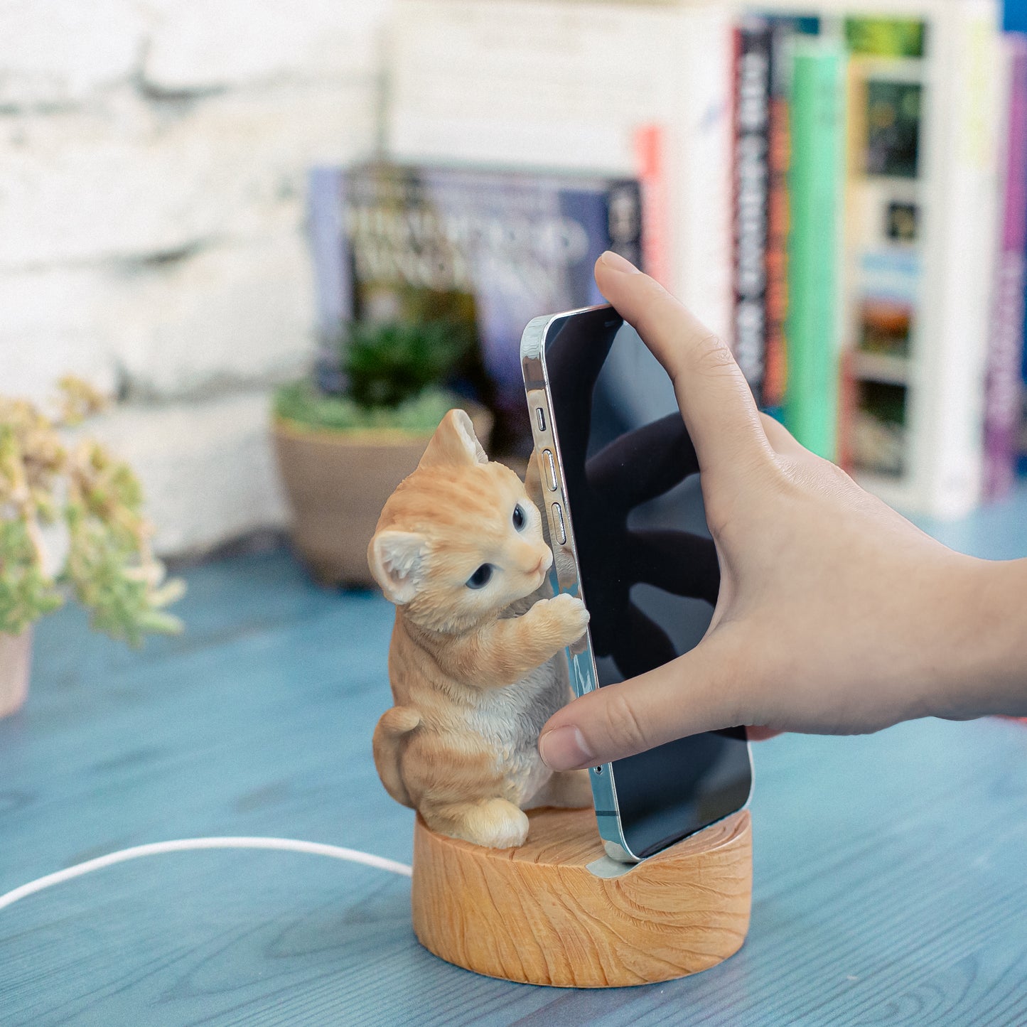 Dancing茶トラ猫のスマホスタンド