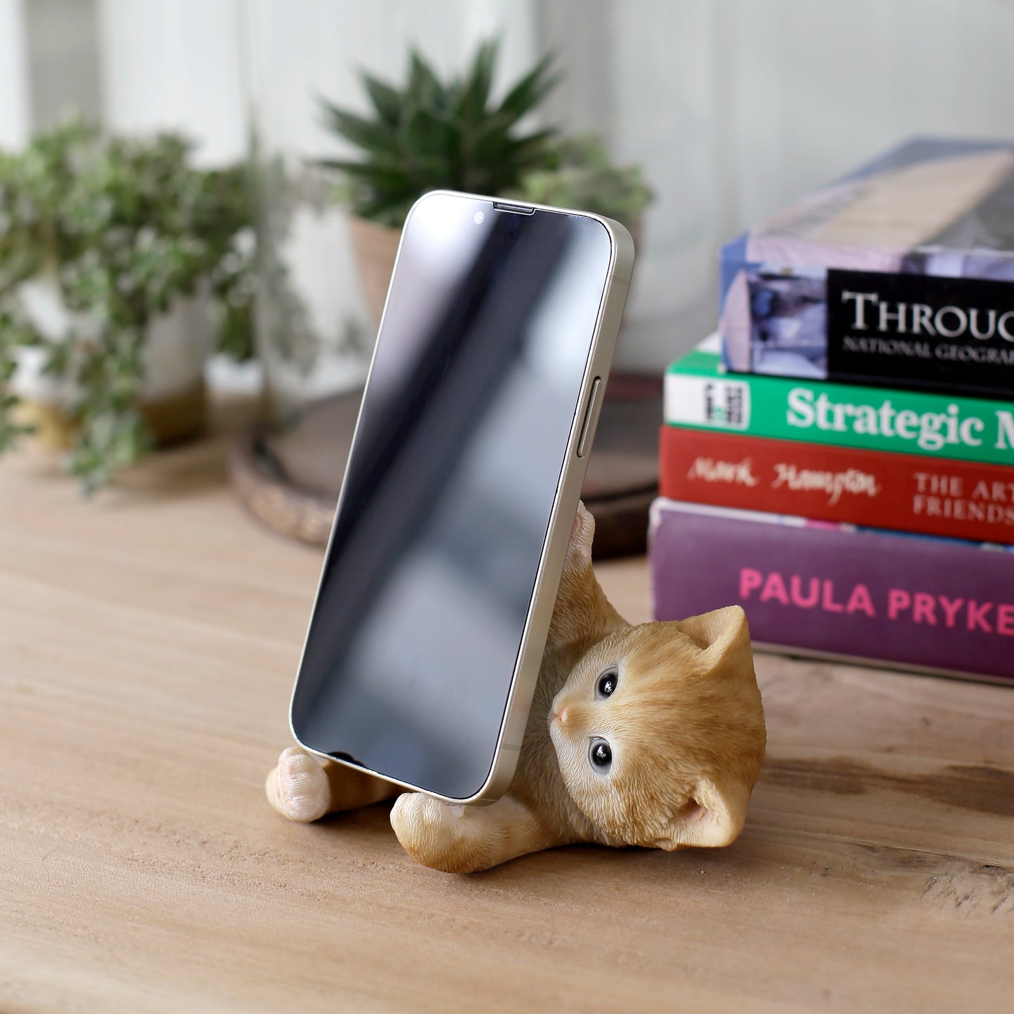 茶トラ猫のスマホスタンド