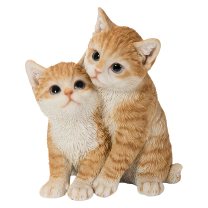 寄り添う茶トラ猫
