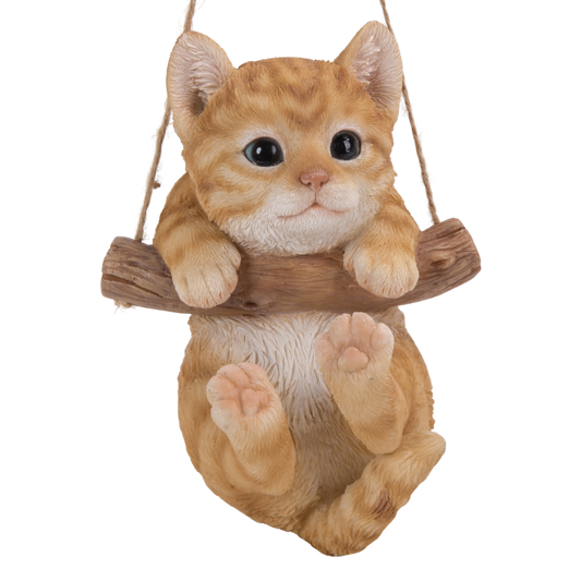 茶トラ猫ぶら下がり