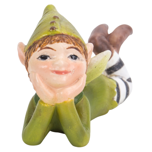 寝転ぶエルフ