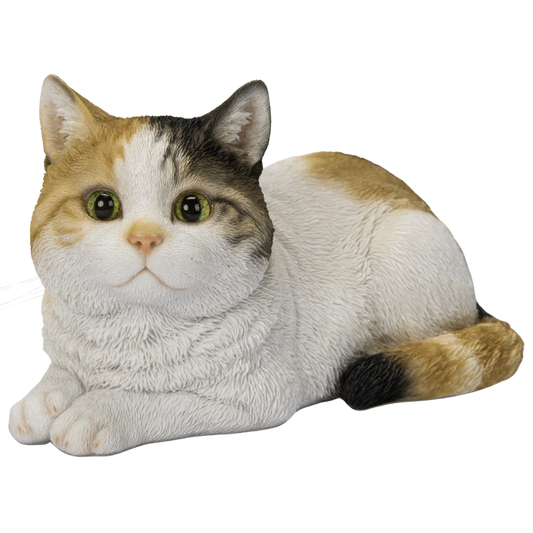 寝そべる三毛猫