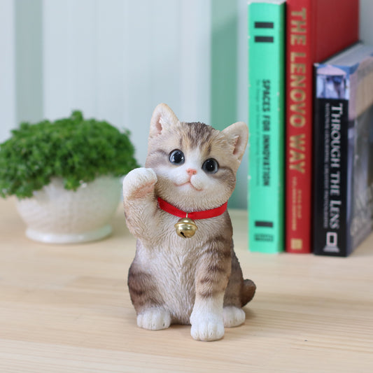 右手を上げる濃茶トラ白招き猫