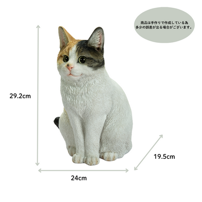 【１着でも送料無料】 お座り三毛猫｜WooBia公式オンラインショップ WooBia – チャーム